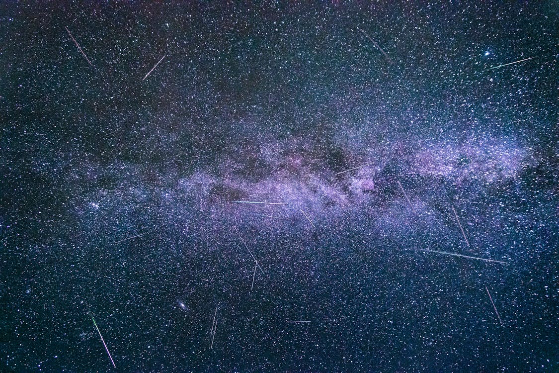Cielo estrellado y Via Lactea sobre el Observatorio del Roque de los Muchachos