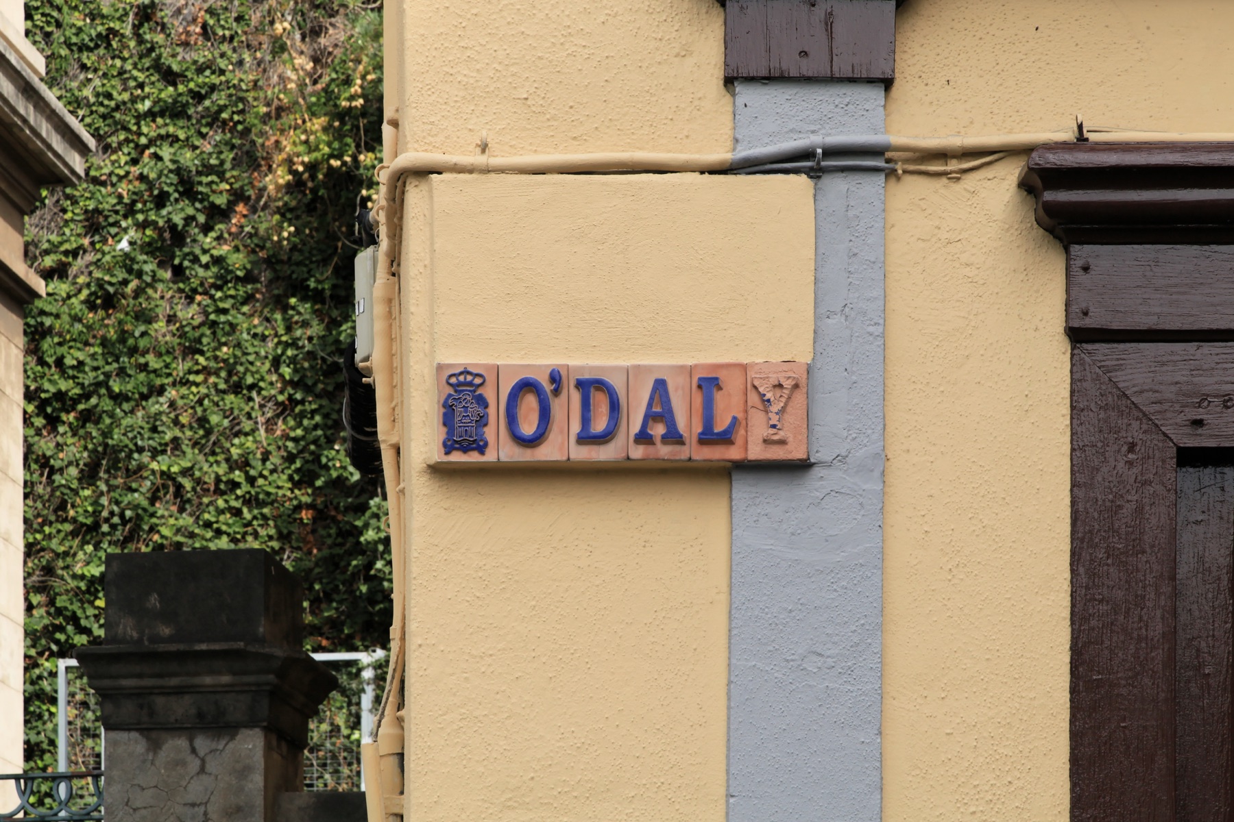 Calle O'Daly con balcones canarios en Santa Cruz de La Palma