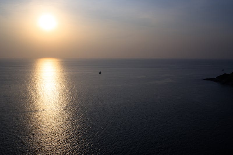 Reflejo del atardecer en el mar