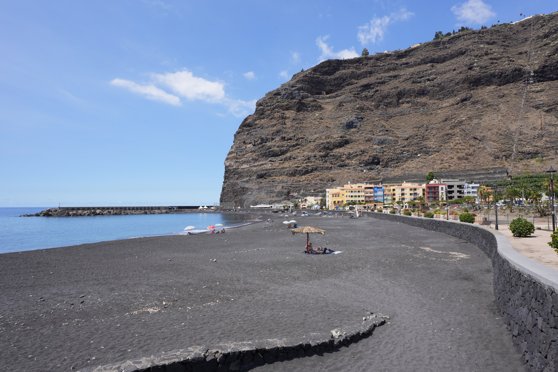 Puerto de Tazacorte al atardecer, costa oeste de La Palma