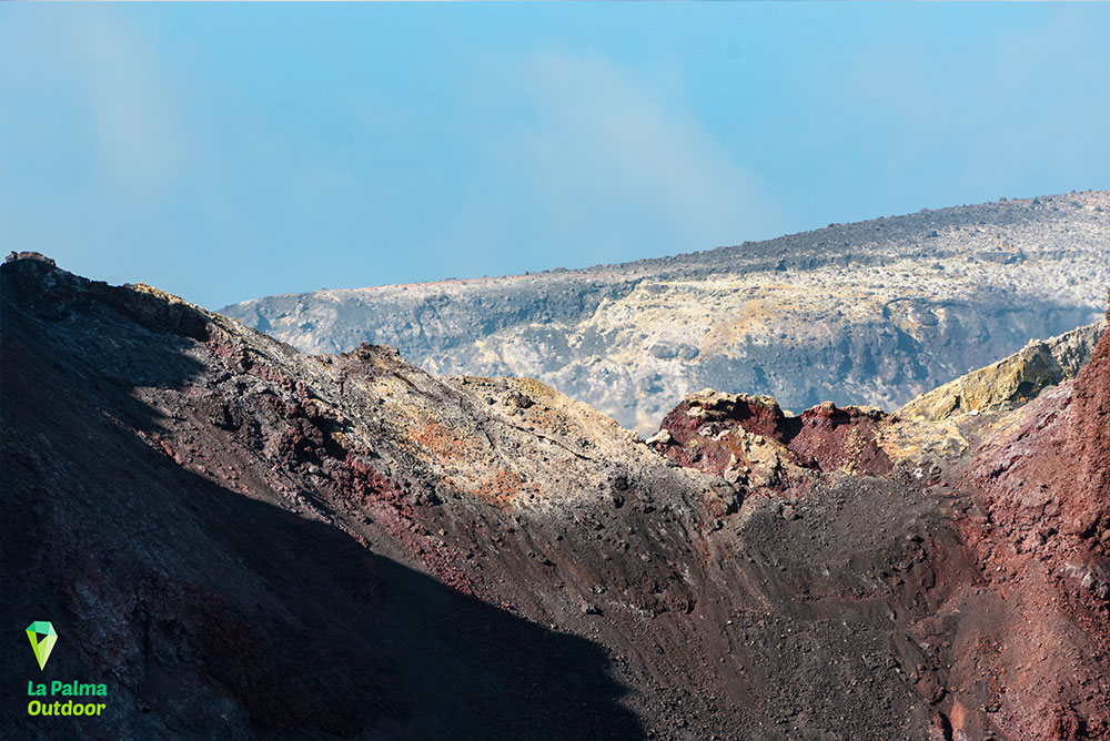 Borde del cráter del volcán Tajogaite, La Palma